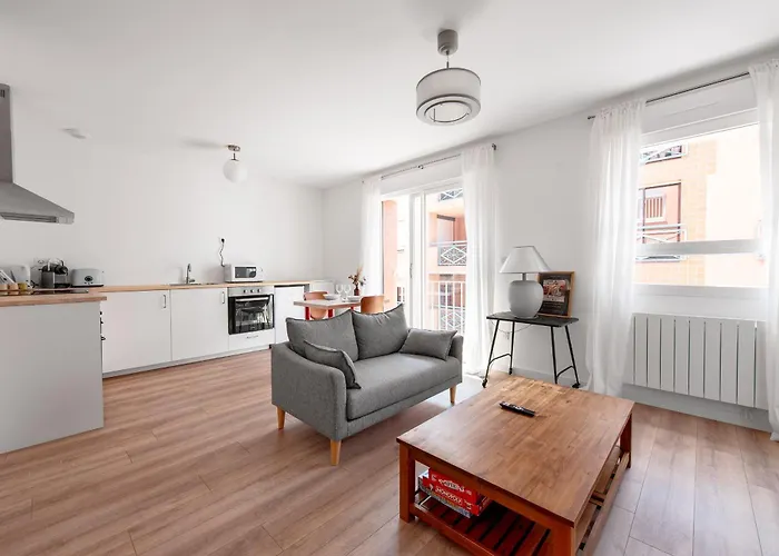 L'armagnac T2 Proche Gare Avec Parking Gratuit *